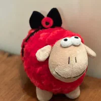 گوسفند قرمز مخملی