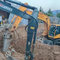 مجری خدمات خاکبرداری با بیل و لودر