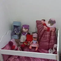 تخت کنار مادر کشو دار با لحاف و تشک نازک و بالش