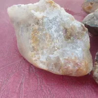 سنگی بی نظیروکم یاب وزیبا باوزن ۵۰۰گرم برای فروش