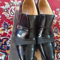 کفش ورنی