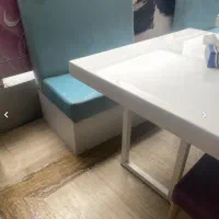 کاناپه و میز رستورانی