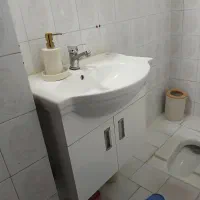 یک عددروشویی با باکس وآئینه با باکس