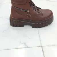 کاپشن و چکمه