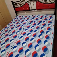 تخت دو نفره فلزی کاملا سالم همراه با تشک