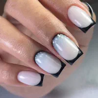 ناخن کار حرفه ای با چند سال سابقه