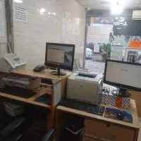 منشی خانم مسلط به تایپ و اینترنت