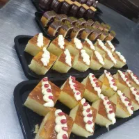 به یک شاگردآقا برای کاردر شیرینی فروشی نیازمندیم