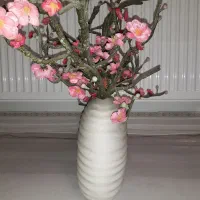 گلدان سفالی و شکوفه های گل|گل مصنوعی|کرج, گلستان|دیوار