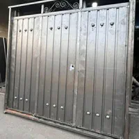 درب حیاطی باغی ، در ورودی آهنی ساده و طرح دار