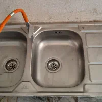 سینگ آشپزخانه دوقلوهای با شیر آب وتمام اتصالات