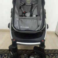 کالسکه با کیف بچه و آغوش گیر کودک