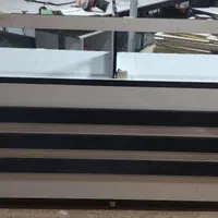 میز پیشخوان و مدیریت و اطلاعات و ویترین