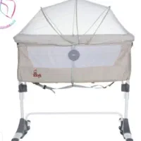 تخت کنار مادر