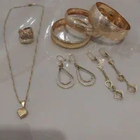گوشواره و تکپوش و انگشتر و گردنبند طلا