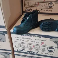 کفش ایمنی نگهدار|کیف، کفش، کمربند|بشاریات, |دیوار