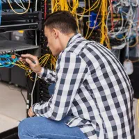 متخصص IT و شبکه امنیت، سرور و نگهداری سیستم‌ها