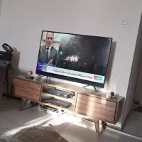 تلویزیون led 43 اینچ سامسونگ و میز تلویزیون