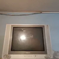 تلویزیون و یک اجاق گاز