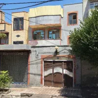 حیاط دوطبقه ونیم در اول ارم دربستی