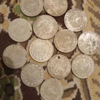 تعدادی سکه نقره  دوران قاجار موجود هست