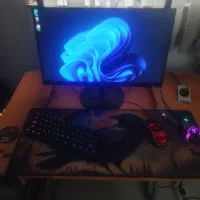 کامپیوتر خانگی، به همراه مانیتور و موس و کیبورد