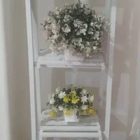 شلف همراه با گلدان