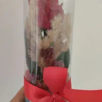 دو عدد گلدون استوانه ای و گل رز