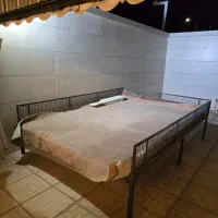 پنجره UPVC و تخت آهنی