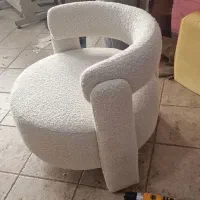 شاگرد برای کار در کارگاه مبل سازی
