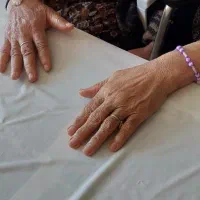 استخدام نیروی خانم در خانه سالمندان