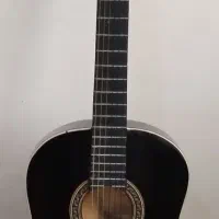 گیتار مشکی کلاسیک