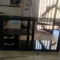 میز تلویزیون شیشه‌ای