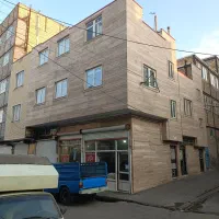 خانه مسکونی 3طبقه با 2مغازه