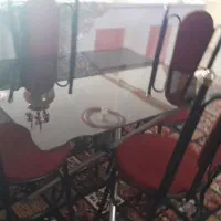 میز نهارخوری بدون صندلی