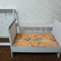 تخت کودک کاملا تمیز با تشک کاملا نو