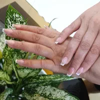 مدل برای کاشت ناخن