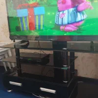 میزتلویزیون شیشه ای