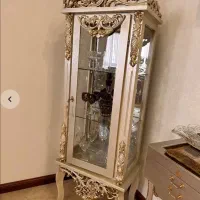 یک عدد مینی بوفه کوتاه بژ طلایی