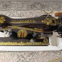 سلام یک چرخ خیاطی سالم با جعبه زیر ش