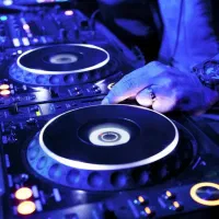 دیجی و تجهیزات موسیقی (اقا و خانم)