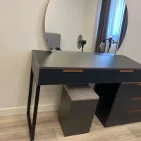 میز آرایش با پاتختی