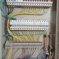 کلیه ی کارهای برقی ساختمان و برق صنعتی