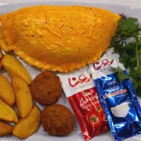 پیراشکی تنوری سمبوسه پیتزا بشقاب سیب زمینی فلافل