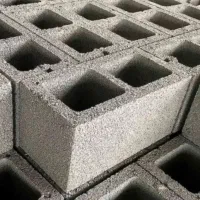 نیازمند بلوک زن