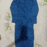 تعدادی لباس کار نو و همین طور لباس سربازی نو