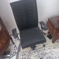 صندلی چرخدار  و جکدار