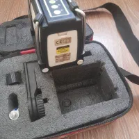 ترازلیزری|ابزارآلات|رباط‌کریم, رباط‌کریم|دیوار