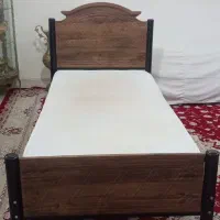 دوعدد تخت چوبی