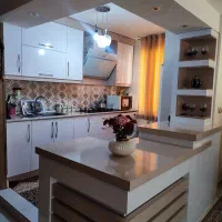 آپارتمان ۹۰ متری تمیز با پارکینگ اختصاصی